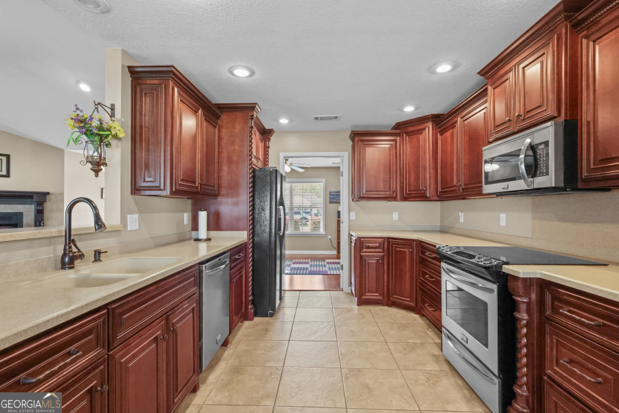 120 Caleb Circle Jesup, GA 31545 - Photo 11 of 32