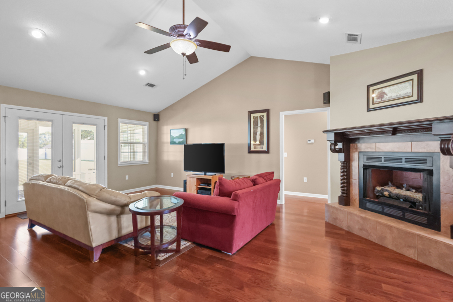 120 Caleb Circle Jesup, GA 31545 - Photo 5 of 32