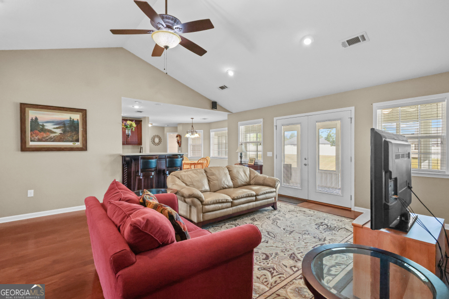 120 Caleb Circle Jesup, GA 31545 - Photo 7 of 32