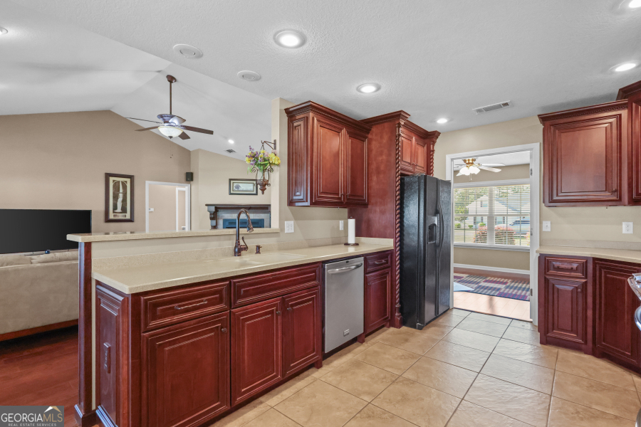 120 Caleb Circle Jesup, GA 31545 - Photo 10 of 32