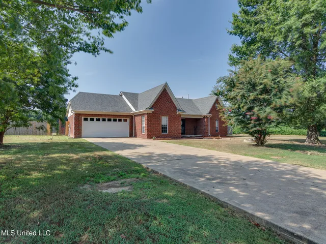 $284,500 | 10495 Spring River Cove, Lake Cormorant, MS 38641