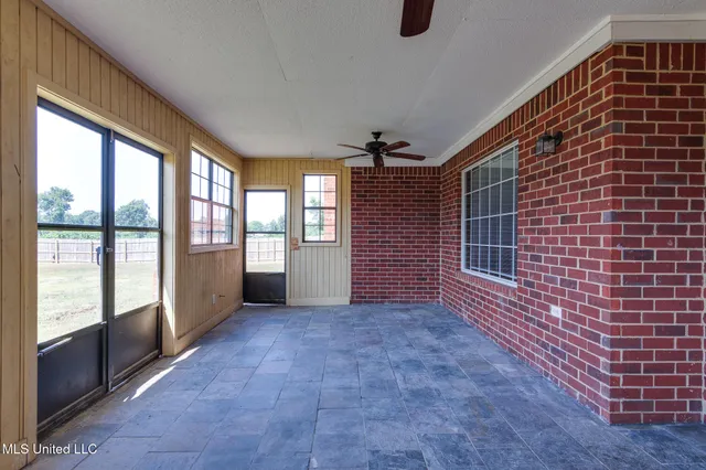 $284,500 | 10495 Spring River Cove, Lake Cormorant, MS 38641