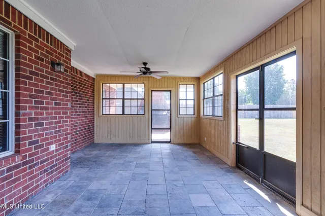 $284,500 | 10495 Spring River Cove, Lake Cormorant, MS 38641