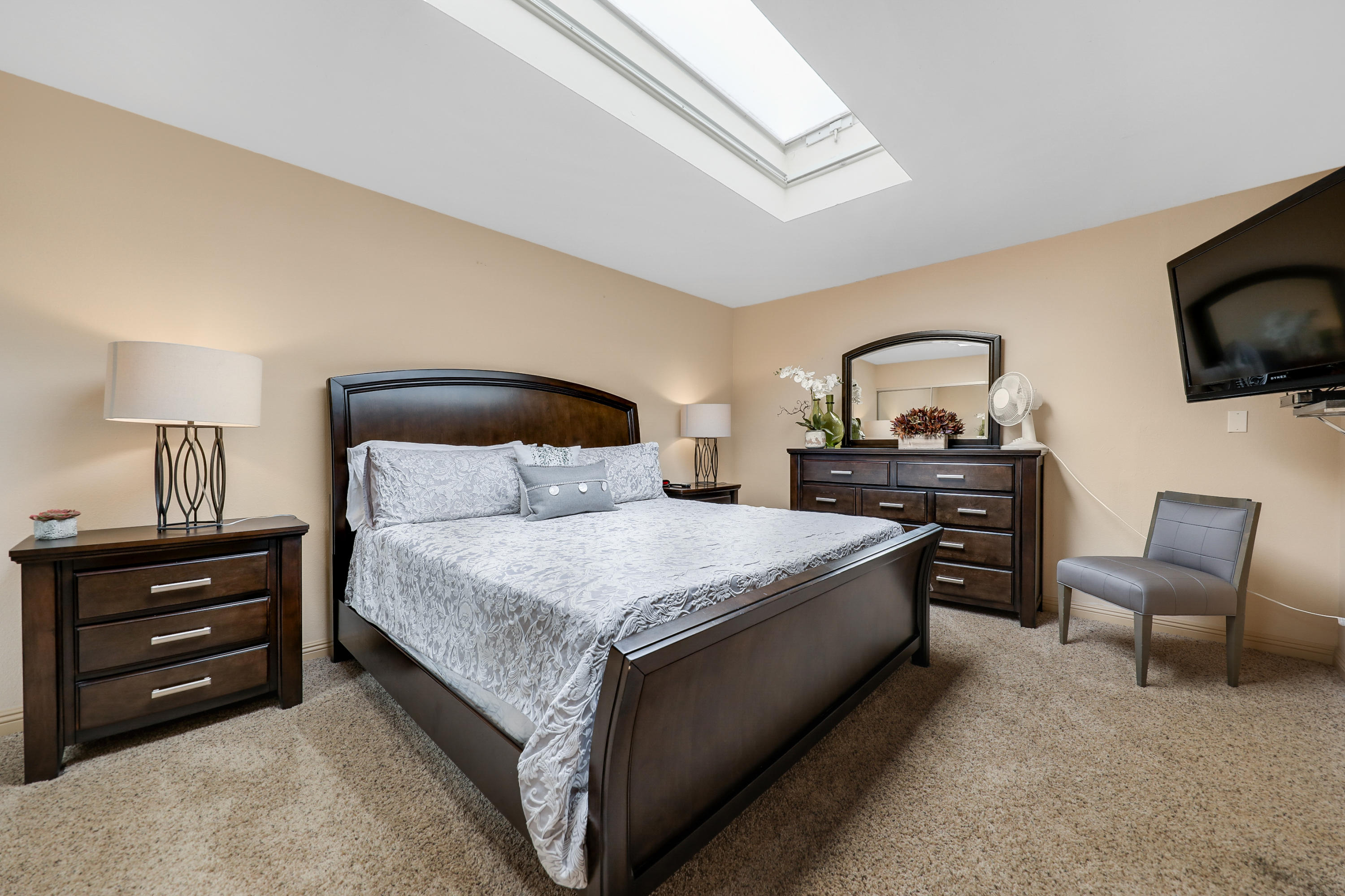 29 Leon Way Rancho Mirage, CA 92270 - Photo 6 of 17 a bedroom with a bed and a television