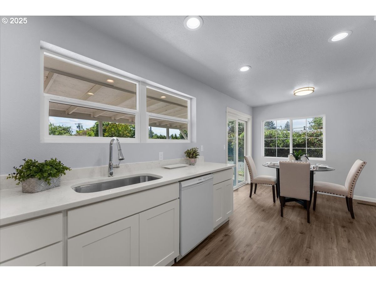 6704 Southeast Nehalem Street Portland, OR 97206 - Photo 13 of 24