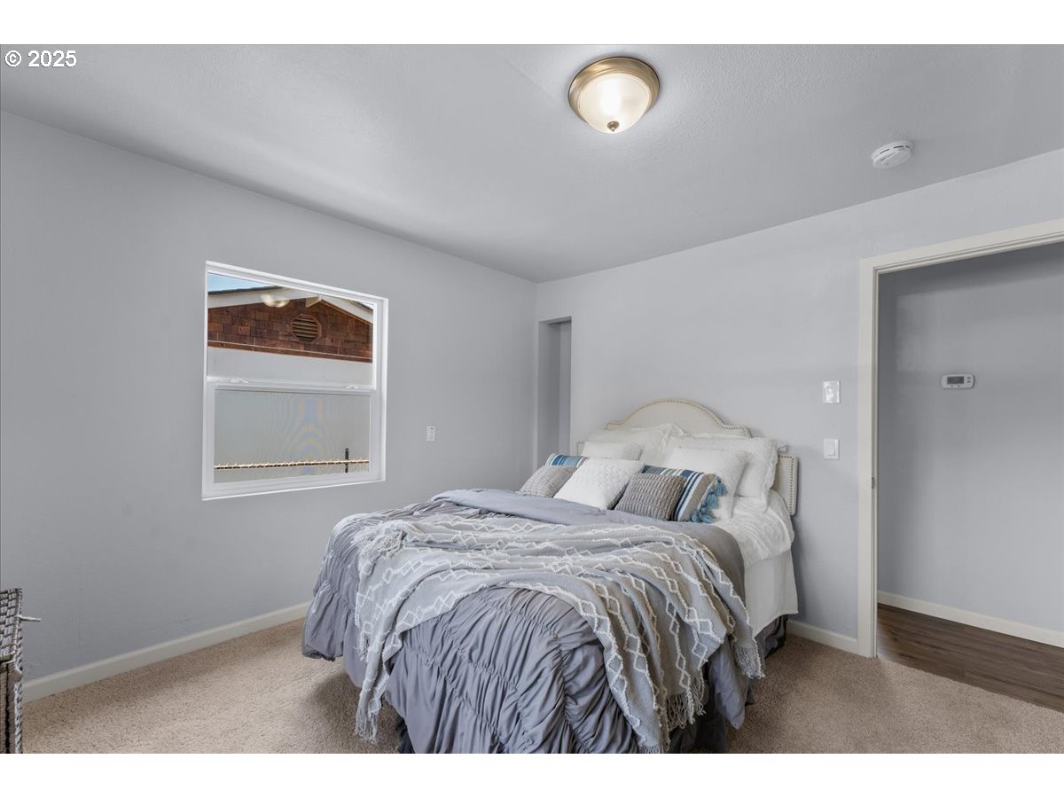 6704 Southeast Nehalem Street Portland, OR 97206 - Photo 14 of 24