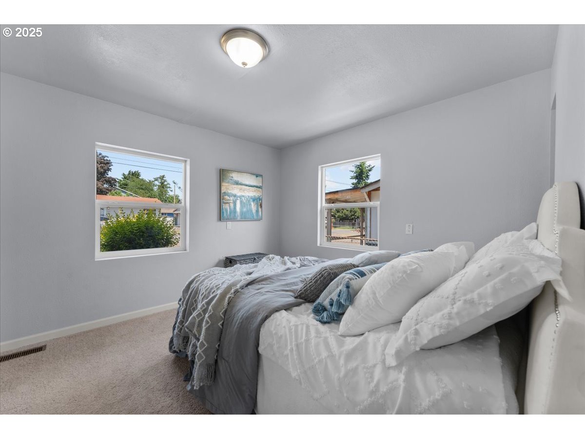 6704 Southeast Nehalem Street Portland, OR 97206 - Photo 16 of 24