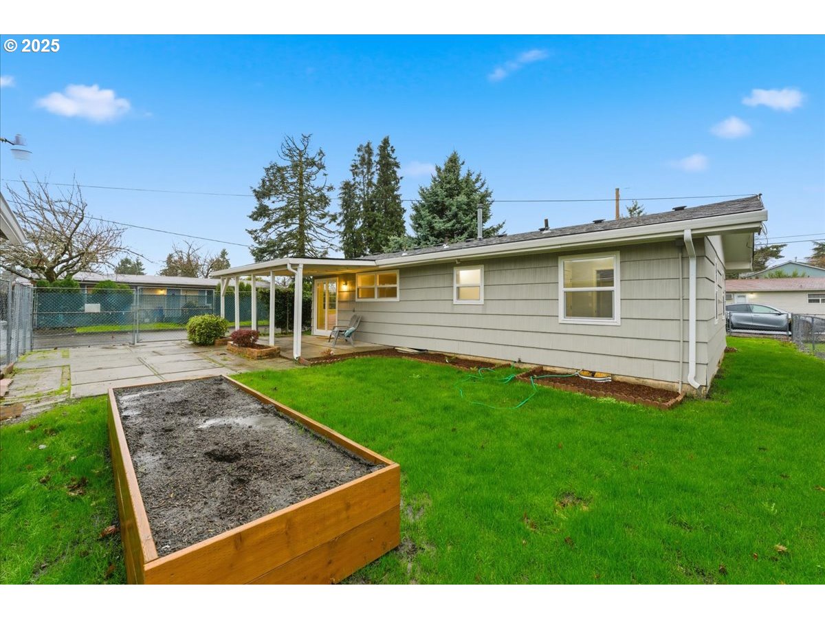 6704 Southeast Nehalem Street Portland, OR 97206 - Photo 23 of 24