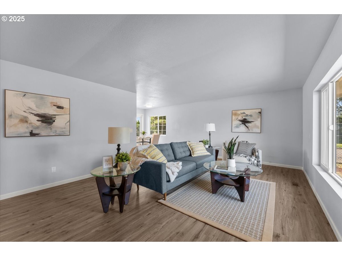 6704 Southeast Nehalem Street Portland, OR 97206 - Photo 4 of 24