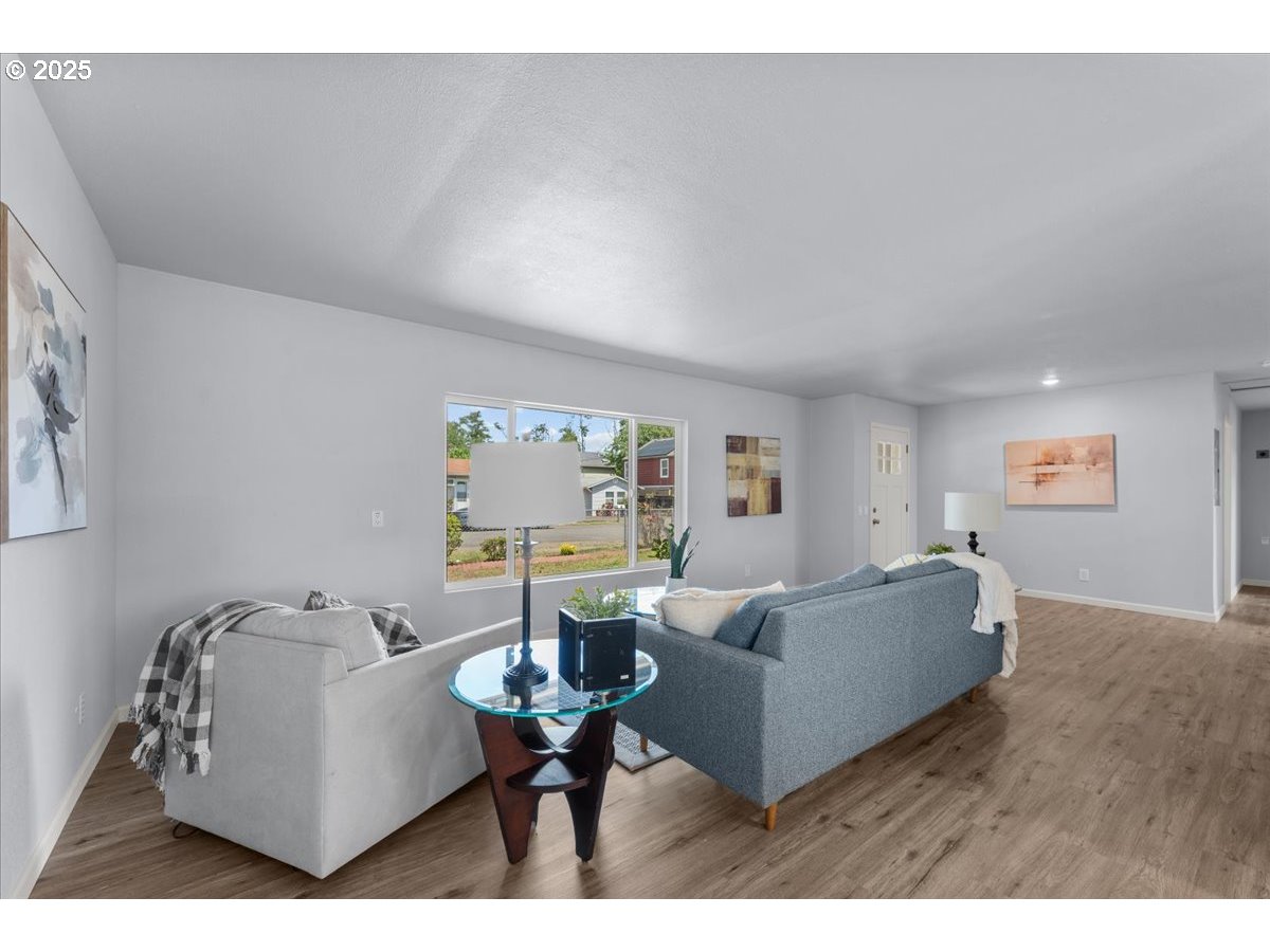 6704 Southeast Nehalem Street Portland, OR 97206 - Photo 5 of 24