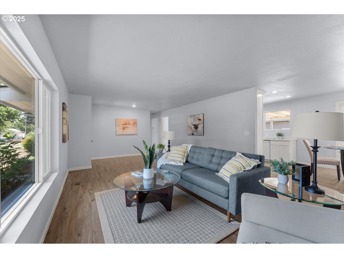 6704 Southeast Nehalem Street Portland, OR 97206 - Photo 6 of 24