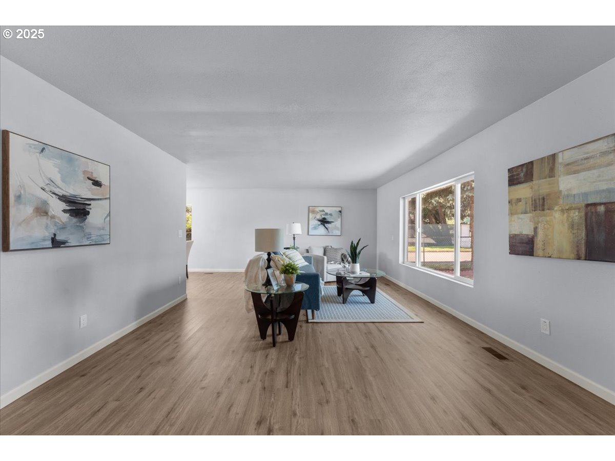 6704 Southeast Nehalem Street Portland, OR 97206 - Photo 7 of 24