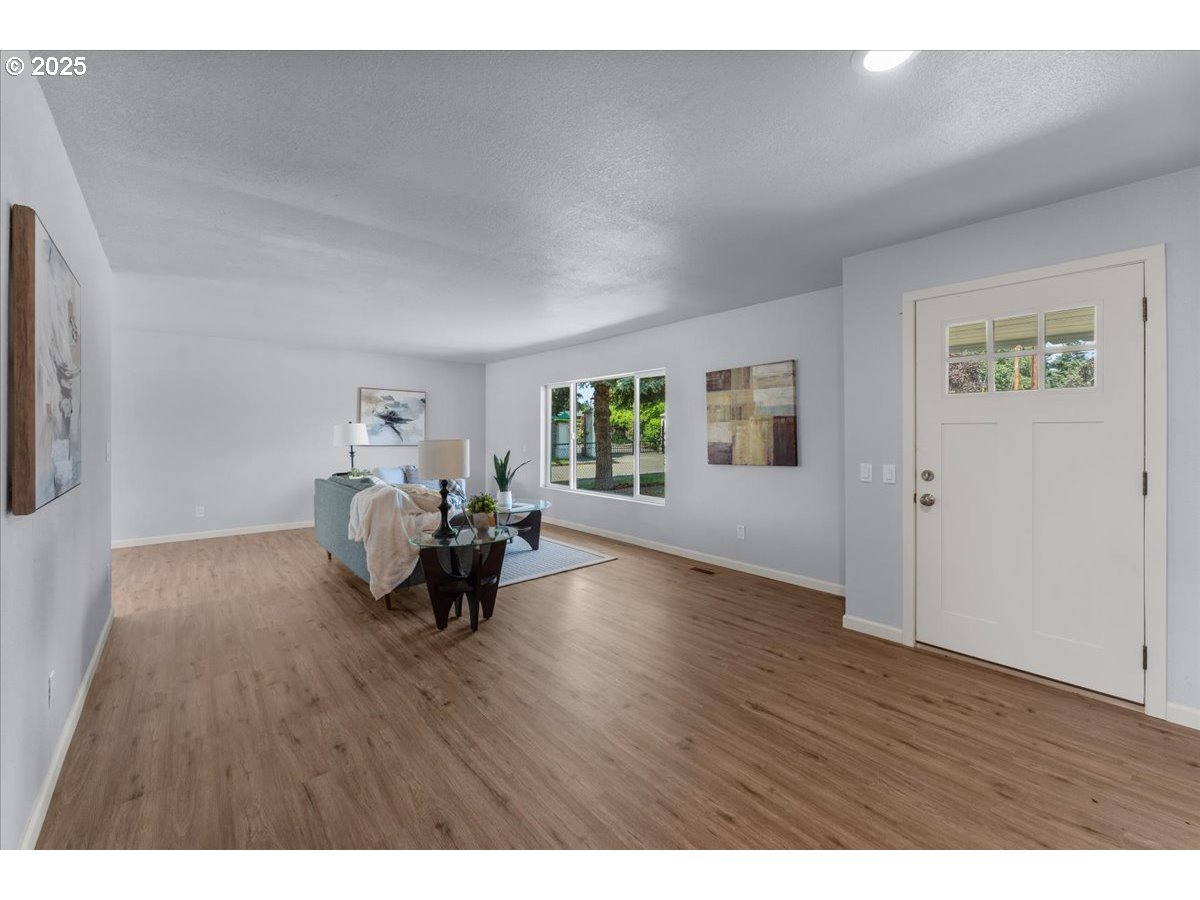 6704 Southeast Nehalem Street Portland, OR 97206 - Photo 8 of 24