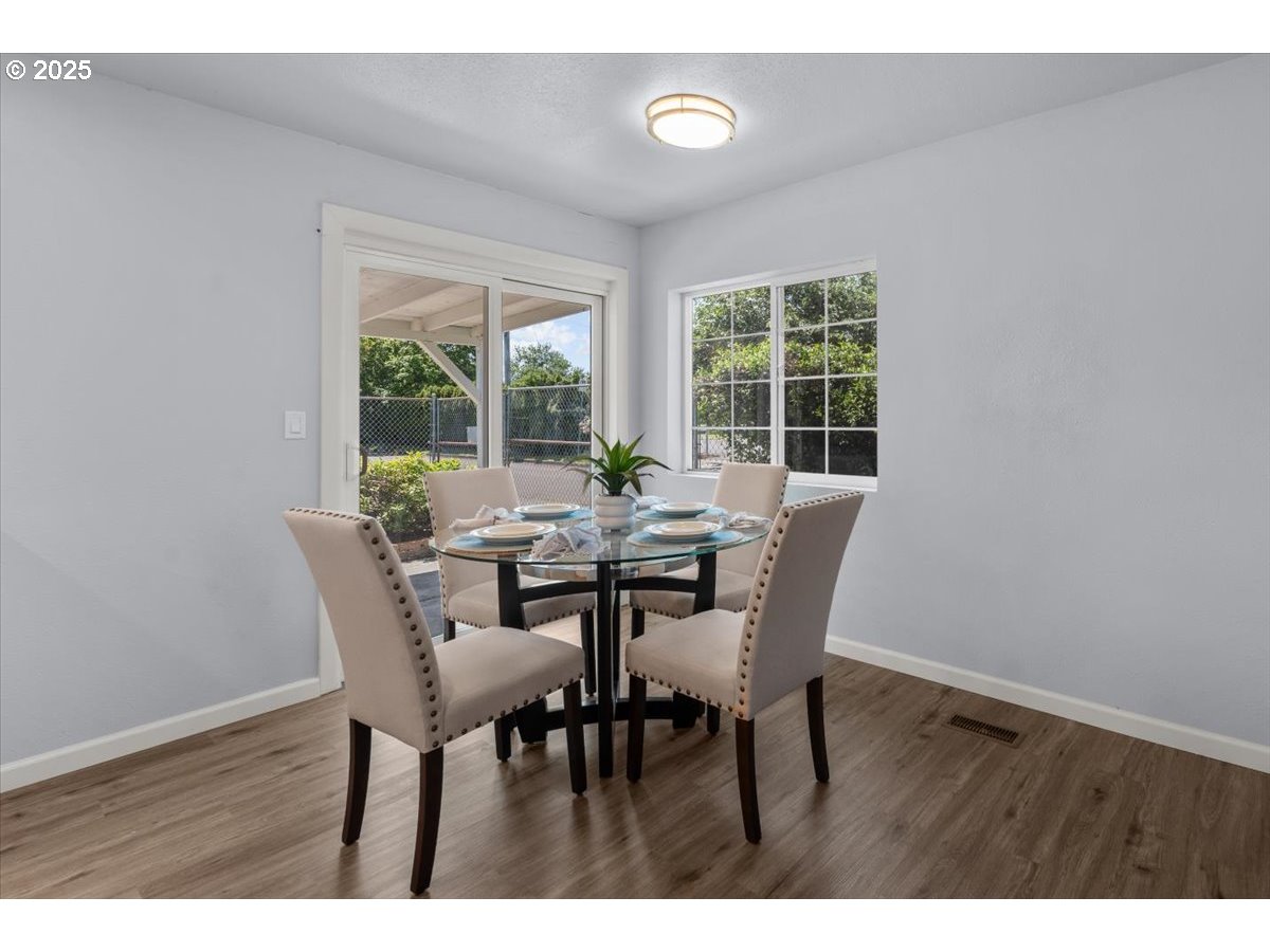 6704 Southeast Nehalem Street Portland, OR 97206 - Photo 9 of 24