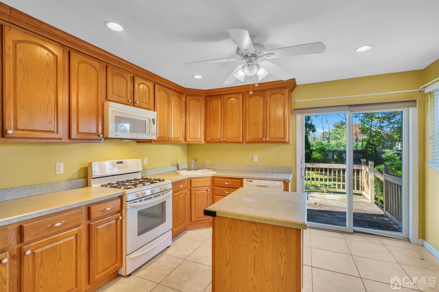 39 Latham Circle Sayreville, NJ 08859 - Photo 12 of 31 a kitchen with a stove a sink and cabinets