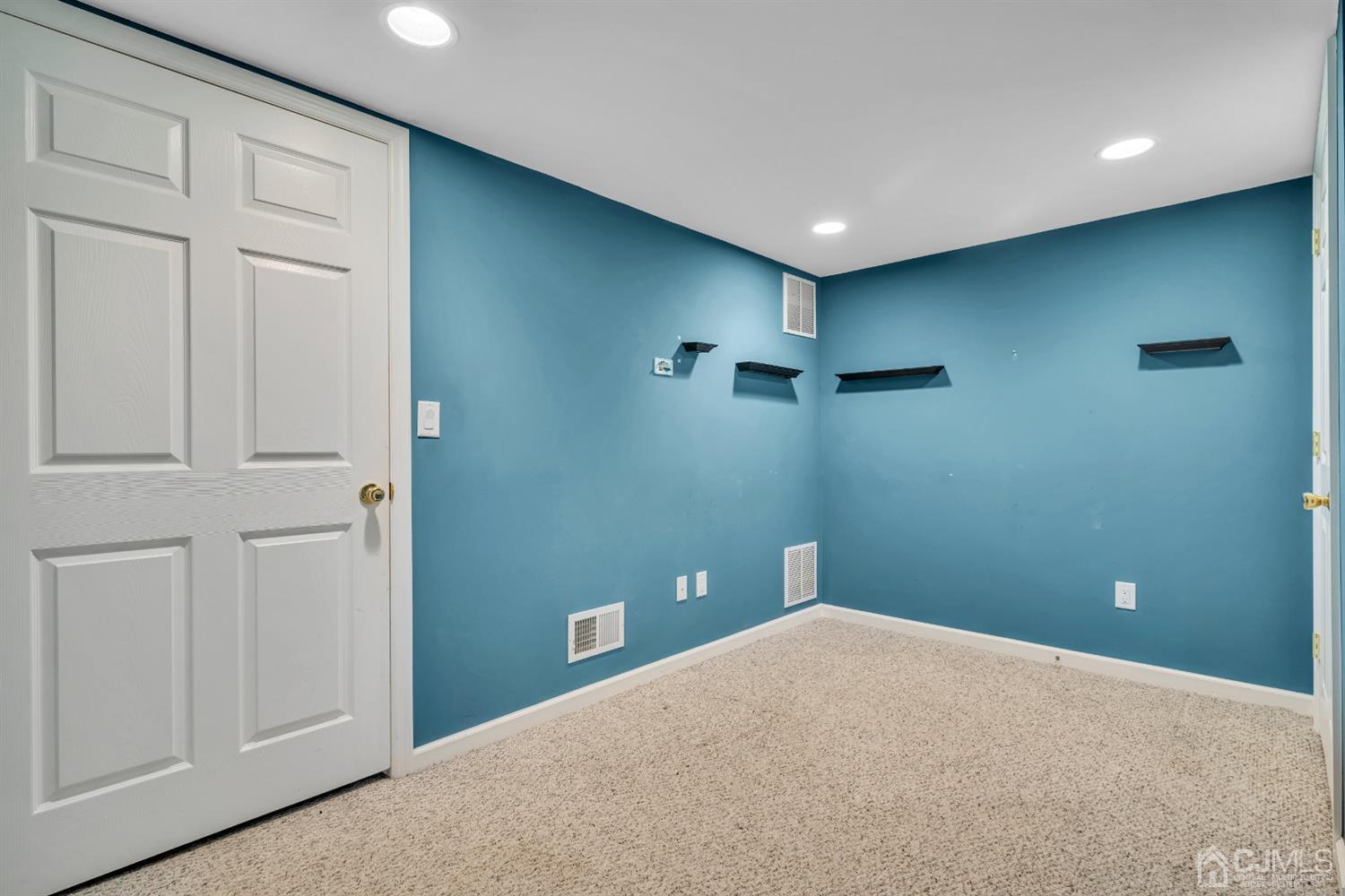 39 Latham Circle Sayreville, NJ 08859 - Photo 15 of 31