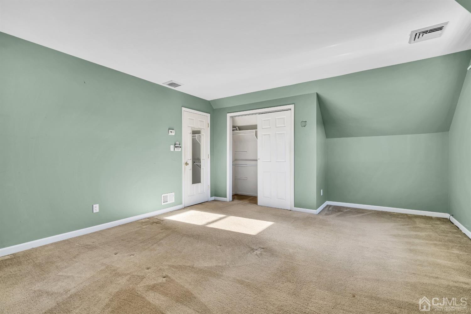 39 Latham Circle Sayreville, NJ 08859 - Photo 17 of 31 an empty room with an entryway