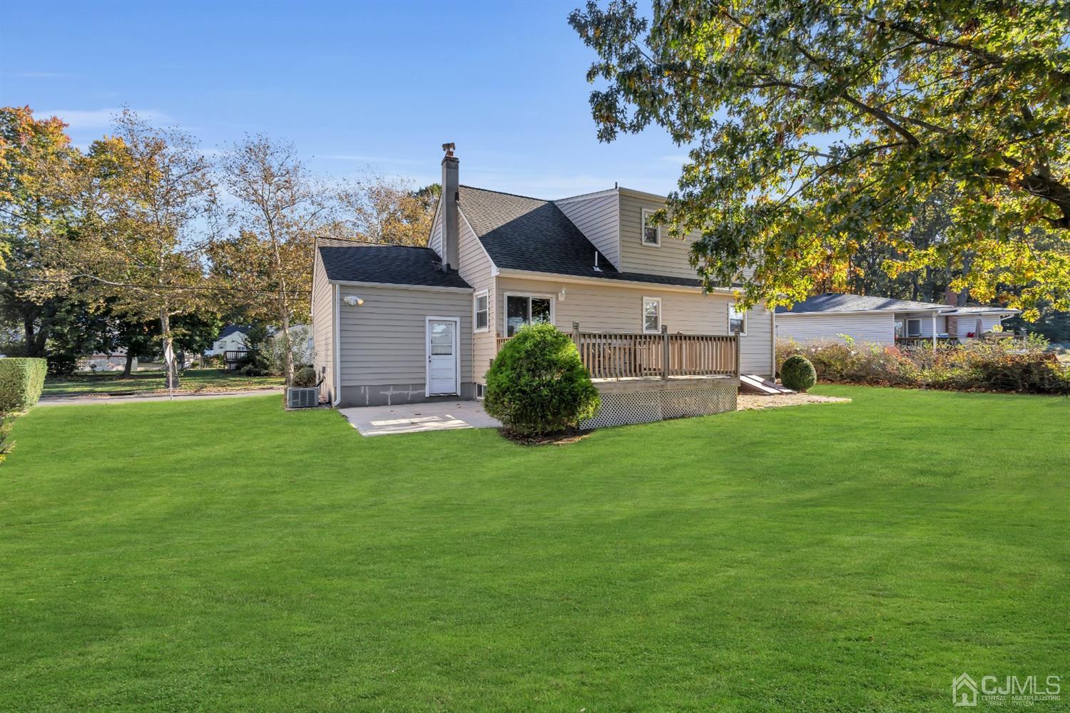 39 Latham Circle Sayreville, NJ 08859 - Photo 29 of 31 front view of a house with a yard