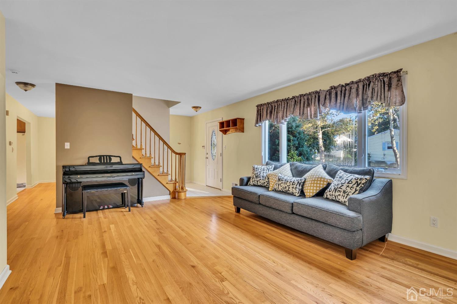 39 Latham Circle Sayreville, NJ 08859 - Photo 6 of 31 a living room with furniture and a large window
