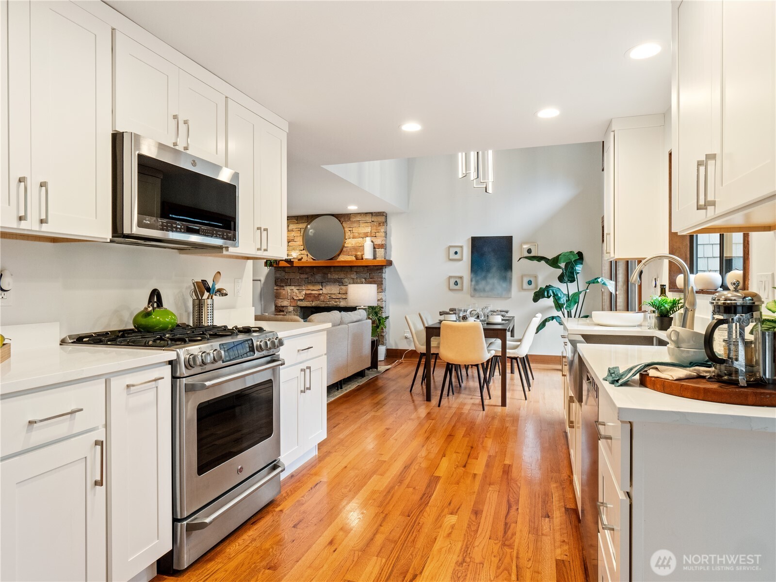 17519 Northeast 38th Court, Unit 9B Redmond, WA 98052 - Photo 12 of 37