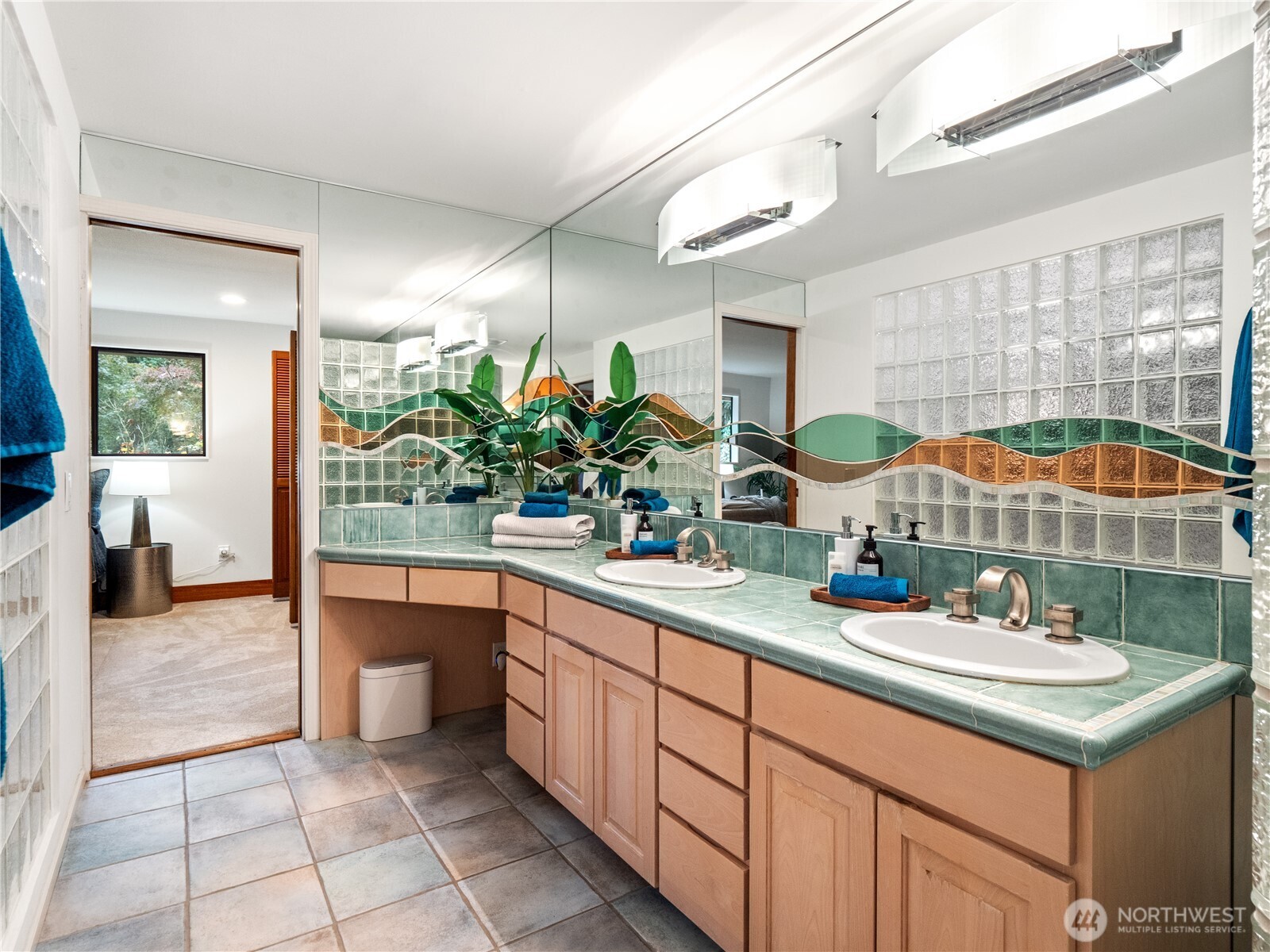 17519 Northeast 38th Court, Unit 9B Redmond, WA 98052 - Photo 23 of 37