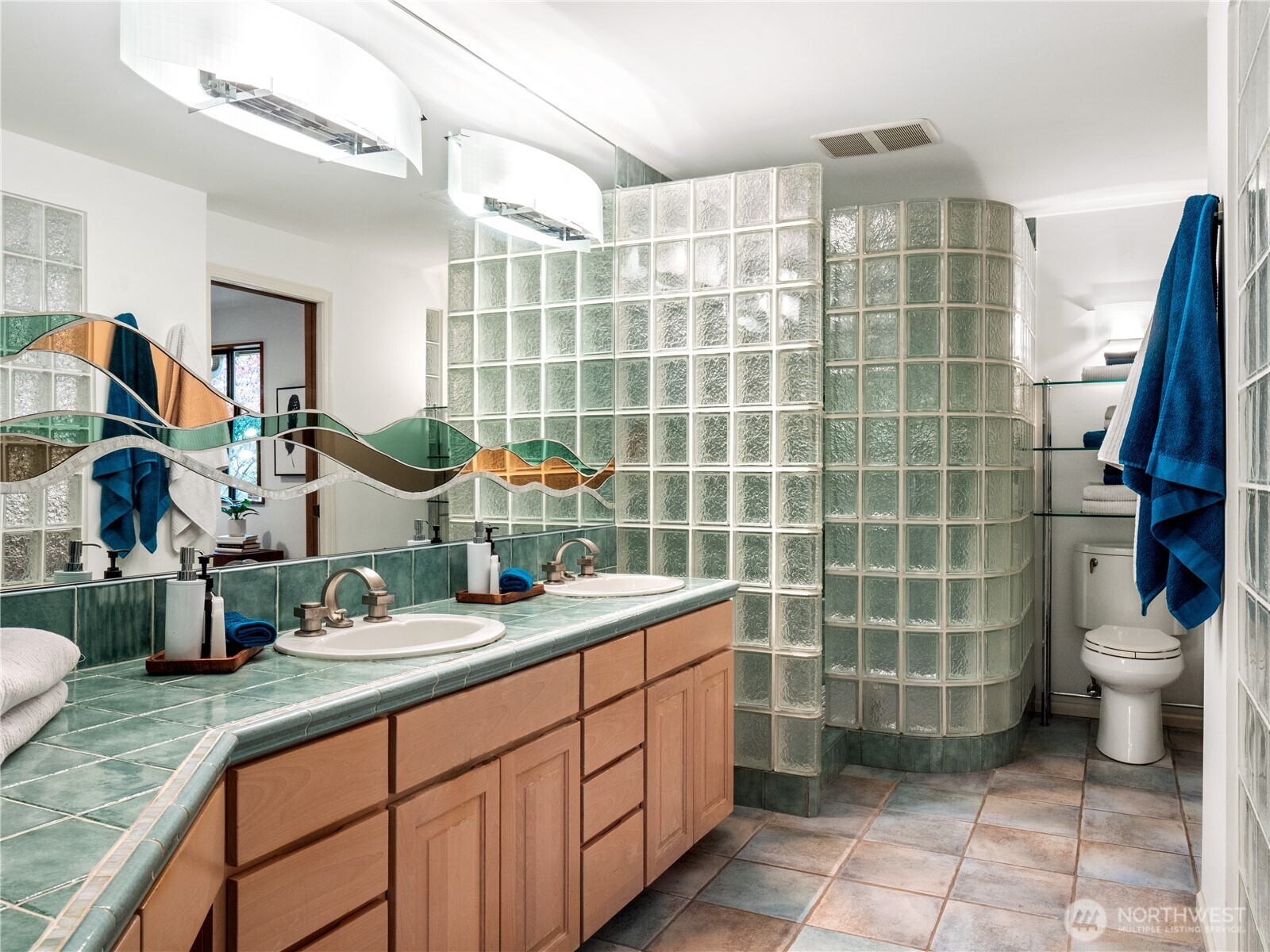 17519 Northeast 38th Court, Unit 9B Redmond, WA 98052 - Photo 24 of 37