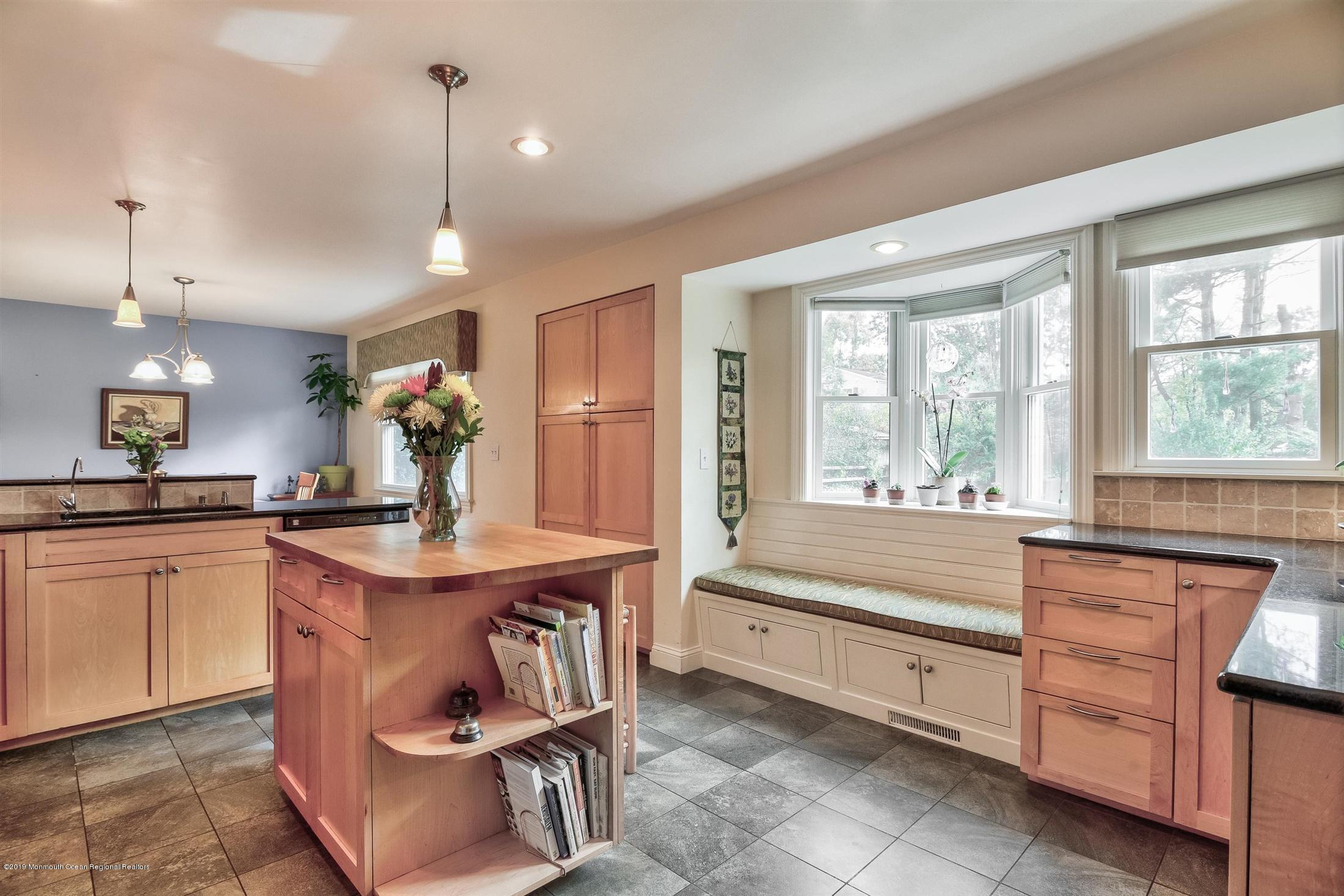 6 Sheffield Road East Windsor, NJ 08520 - Photo 16 of 38 Kitchen w/Seating