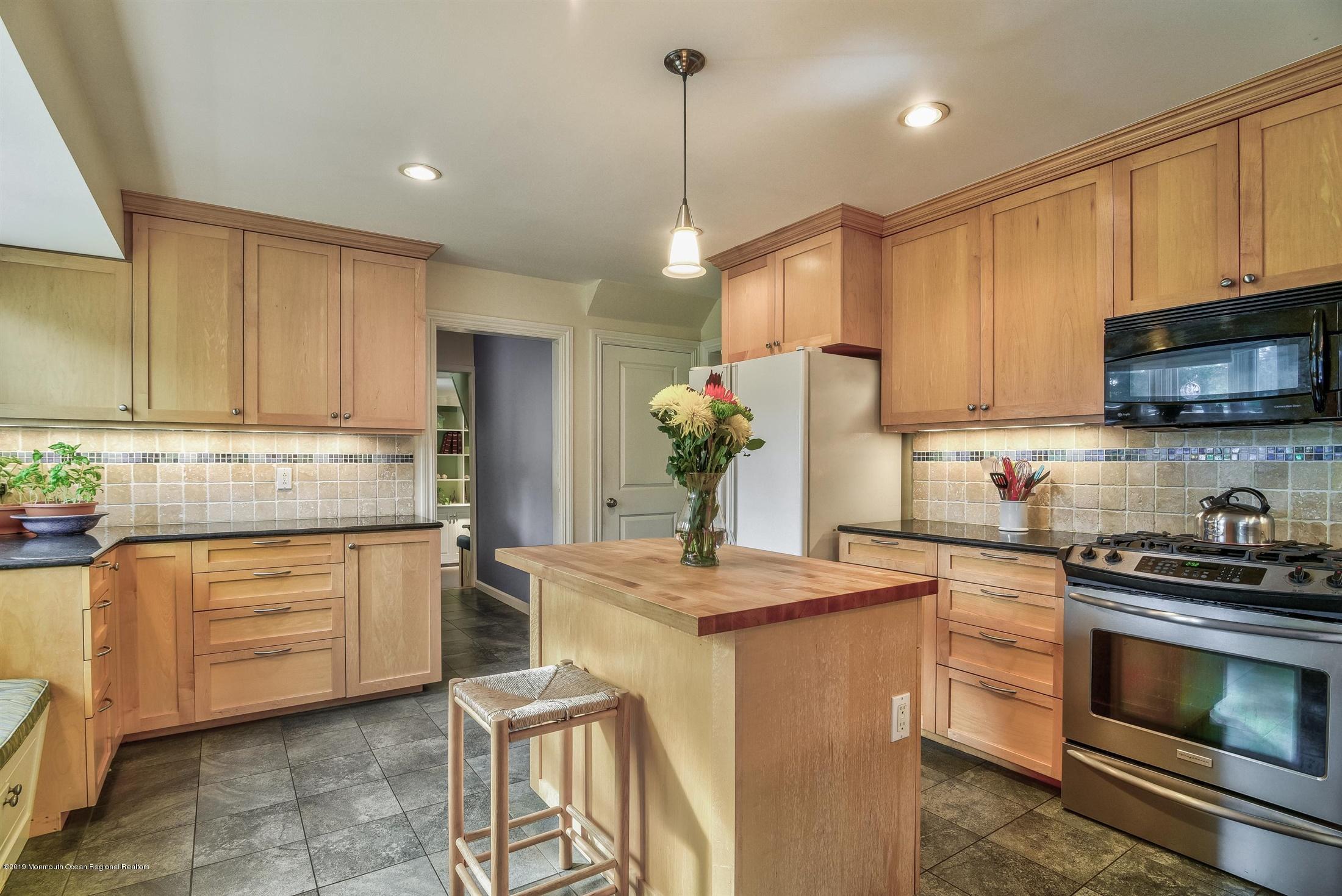 6 Sheffield Road East Windsor, NJ 08520 - Photo 19 of 38 Kitchen