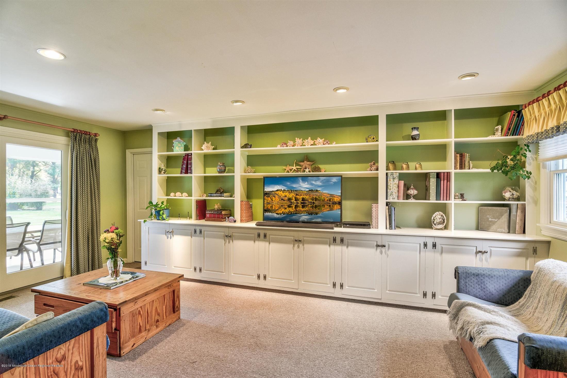6 Sheffield Road East Windsor, NJ 08520 - Photo 8 of 38 Family Room