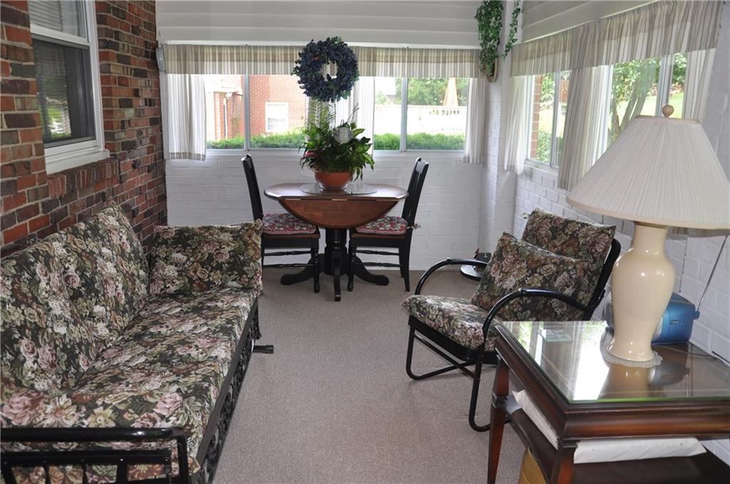 132 Siebert Road Pittsburgh, PA 15237 - Photo 17 of 23 Three season room. (19x9)
