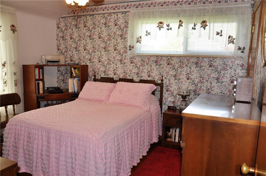 132 Siebert Road Pittsburgh, PA 15237 - Photo 20 of 23 Second bedroom with original hardwood flooring. (12x11)