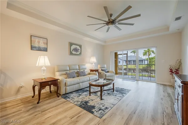 a view of entryway with kitchen