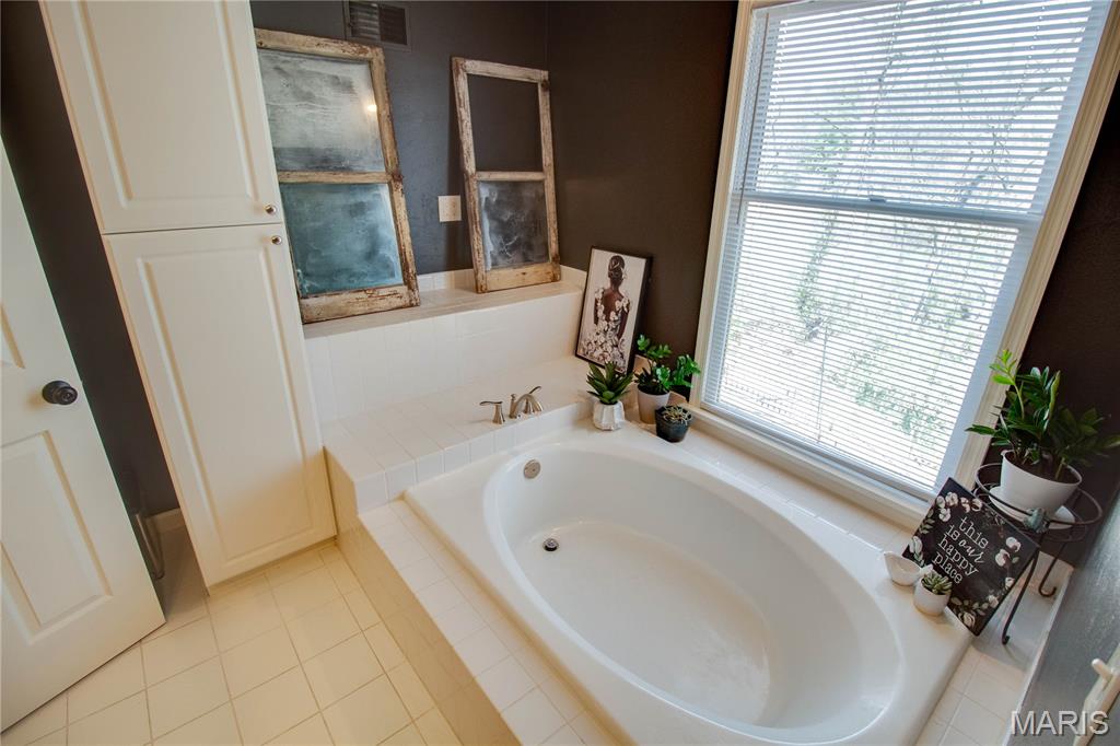 2019 Raintree Trail Collinsville, IL 62234 - Photo 37 of 68