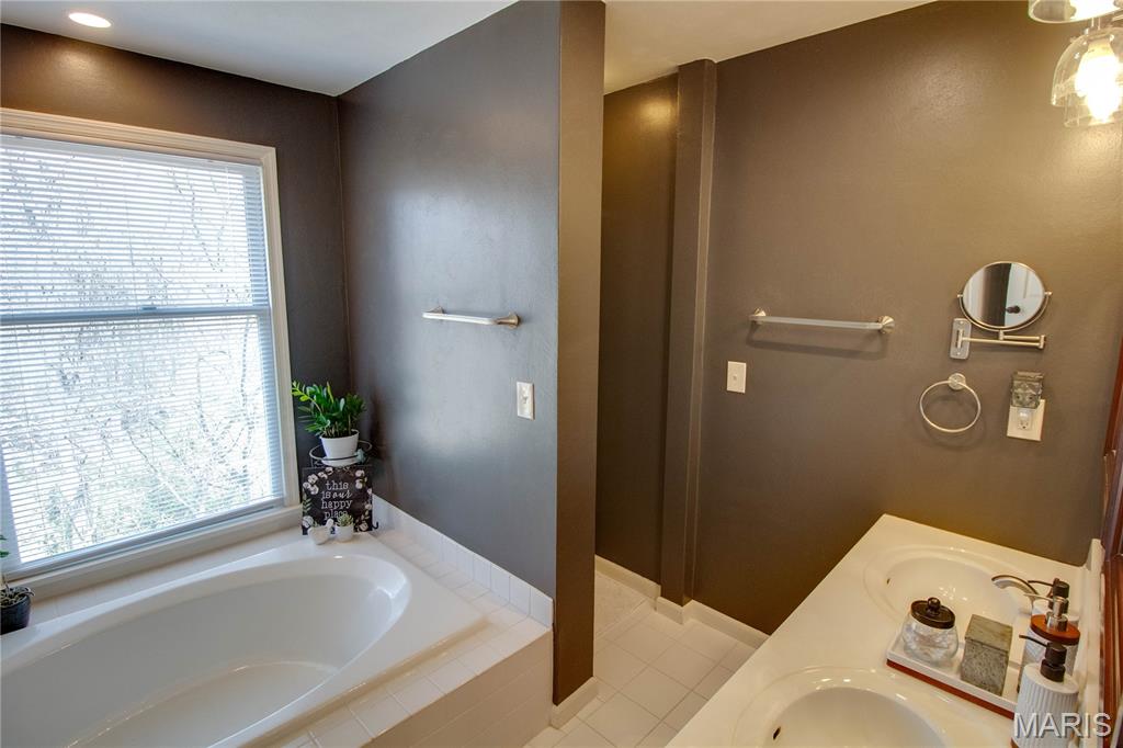 2019 Raintree Trail Collinsville, IL 62234 - Photo 38 of 68