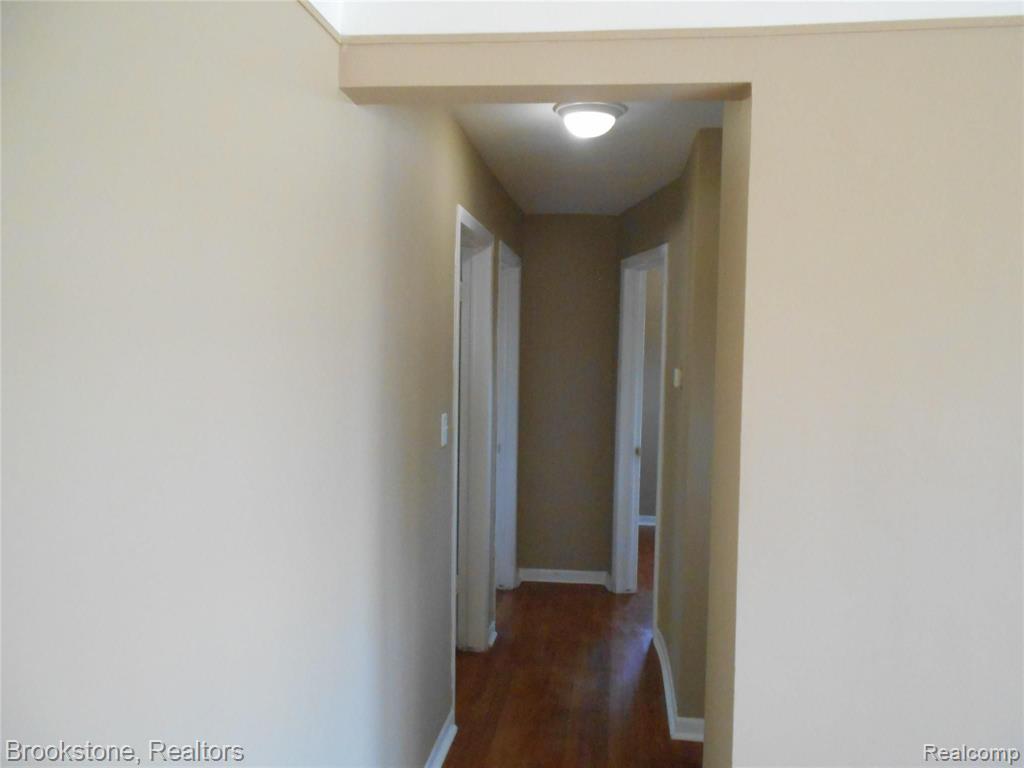 24570 Kelly Road Eastpointe, MI 48021 - Photo 19 of 38