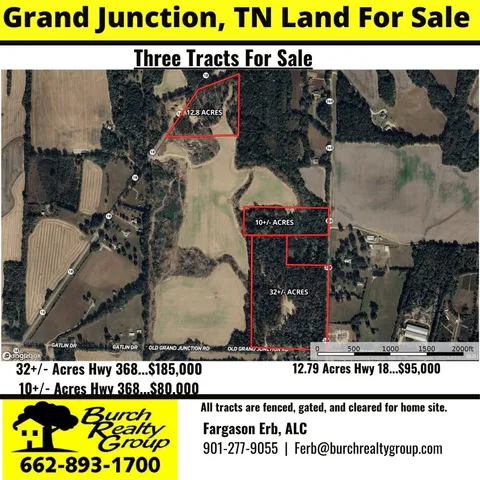 a picture of a table and chairs