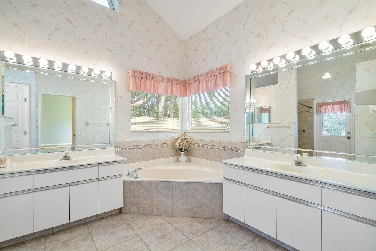 10792 Sea Cliff Circle Boca Raton, FL 33498 - Photo 22 of 44 Master Bath