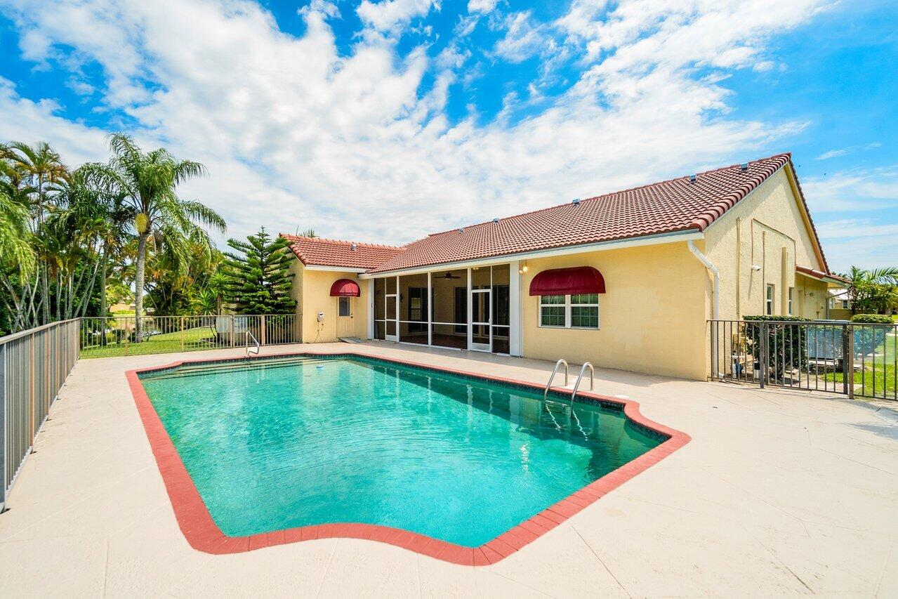 10792 Sea Cliff Circle Boca Raton, FL 33498 - Photo 31 of 44 Pool