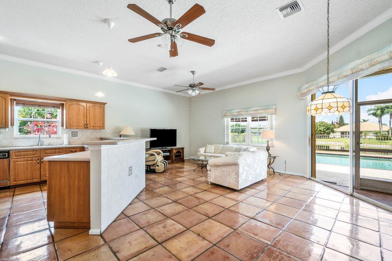 10792 Sea Cliff Circle Boca Raton, FL 33498 - Photo 8 of 44 Kitchen/Family