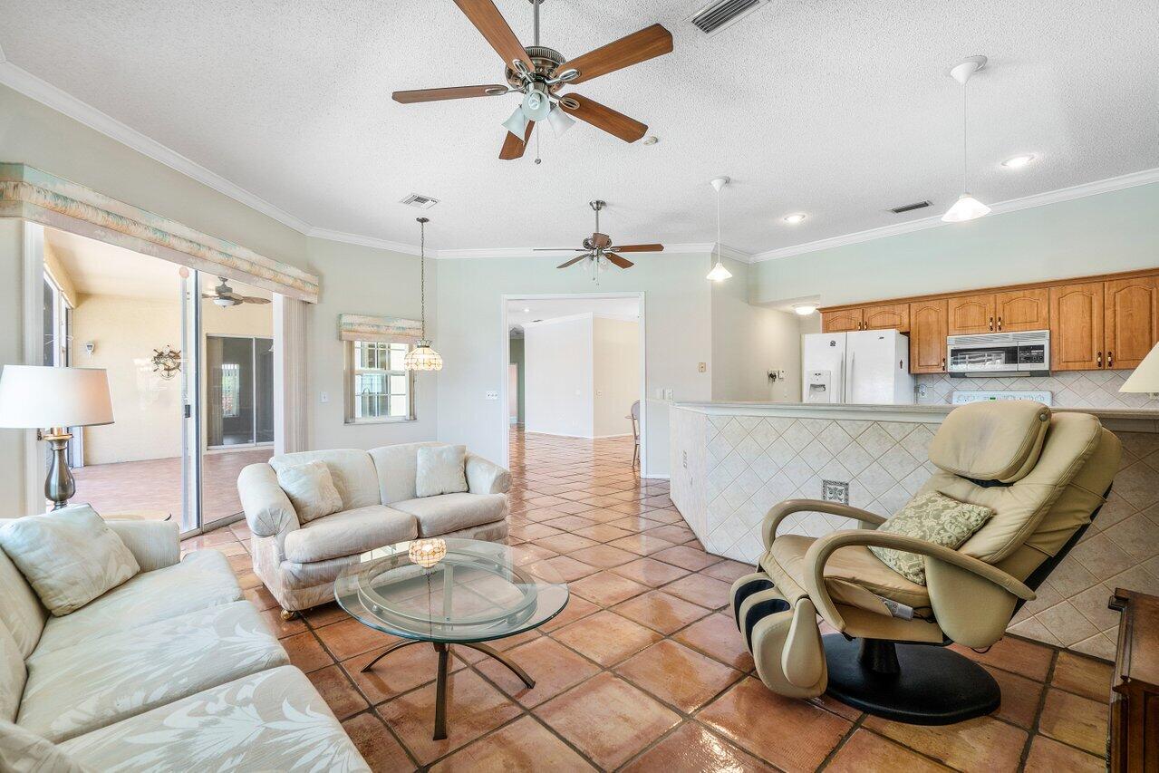 10792 Sea Cliff Circle Boca Raton, FL 33498 - Photo 9 of 44 Family Room