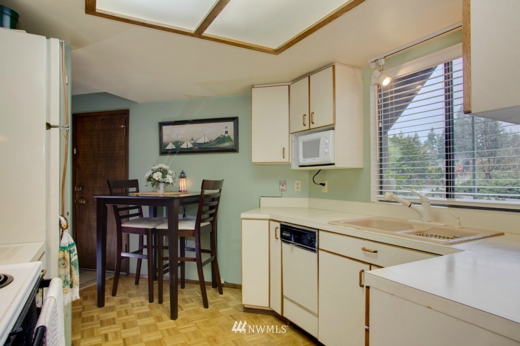 16105 Southeast 145th Place Renton, WA 98059 - Photo 3 of 8 Gallery Image 3