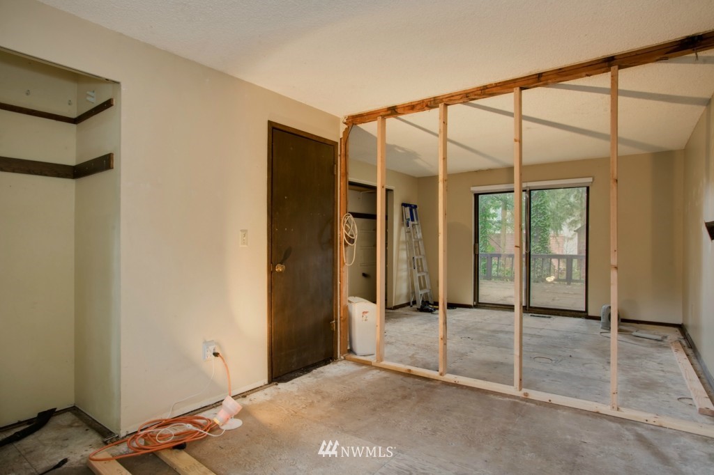16105 Southeast 145th Place Renton, WA 98059 - Photo 5 of 8 Gallery Image 5