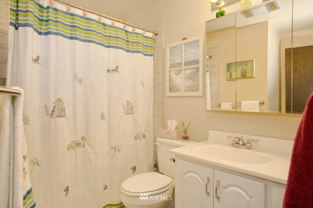 16105 Southeast 145th Place Renton, WA 98059 - Photo 6 of 8 Gallery Image 6