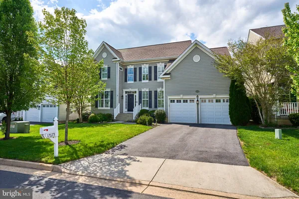 $779,900 | 17675 Cleveland Park Drive, Round Hill, VA 20141