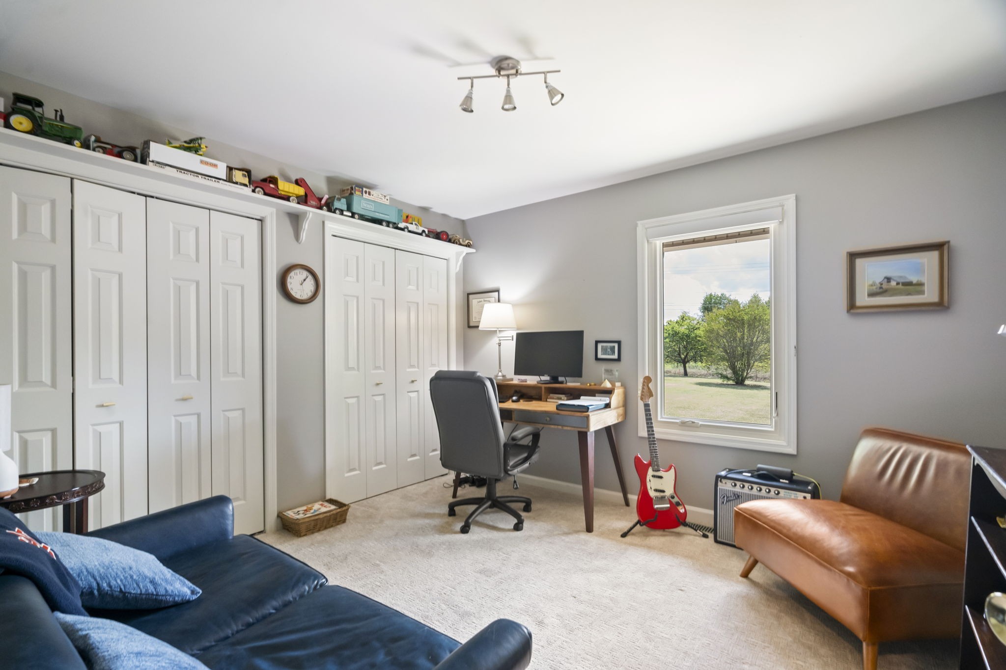 4926 Mt Zion Road Springfield, TN 37172 - Photo 10 of 48 a view of a livingroom with workspace and a couch
