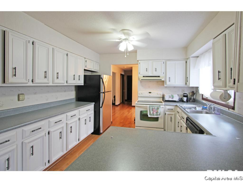138 White Birch Road Springfield, IL 62712 - Photo 8 of 26