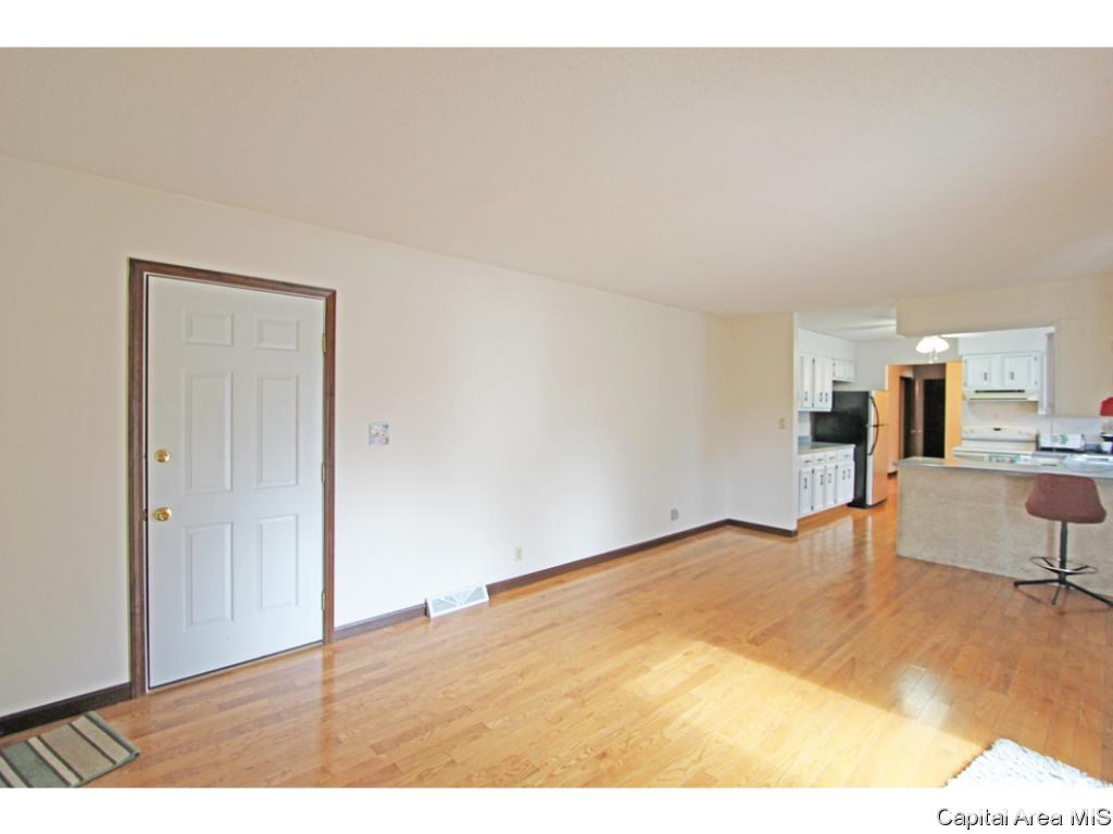 138 White Birch Road Springfield, IL 62712 - Photo 10 of 26