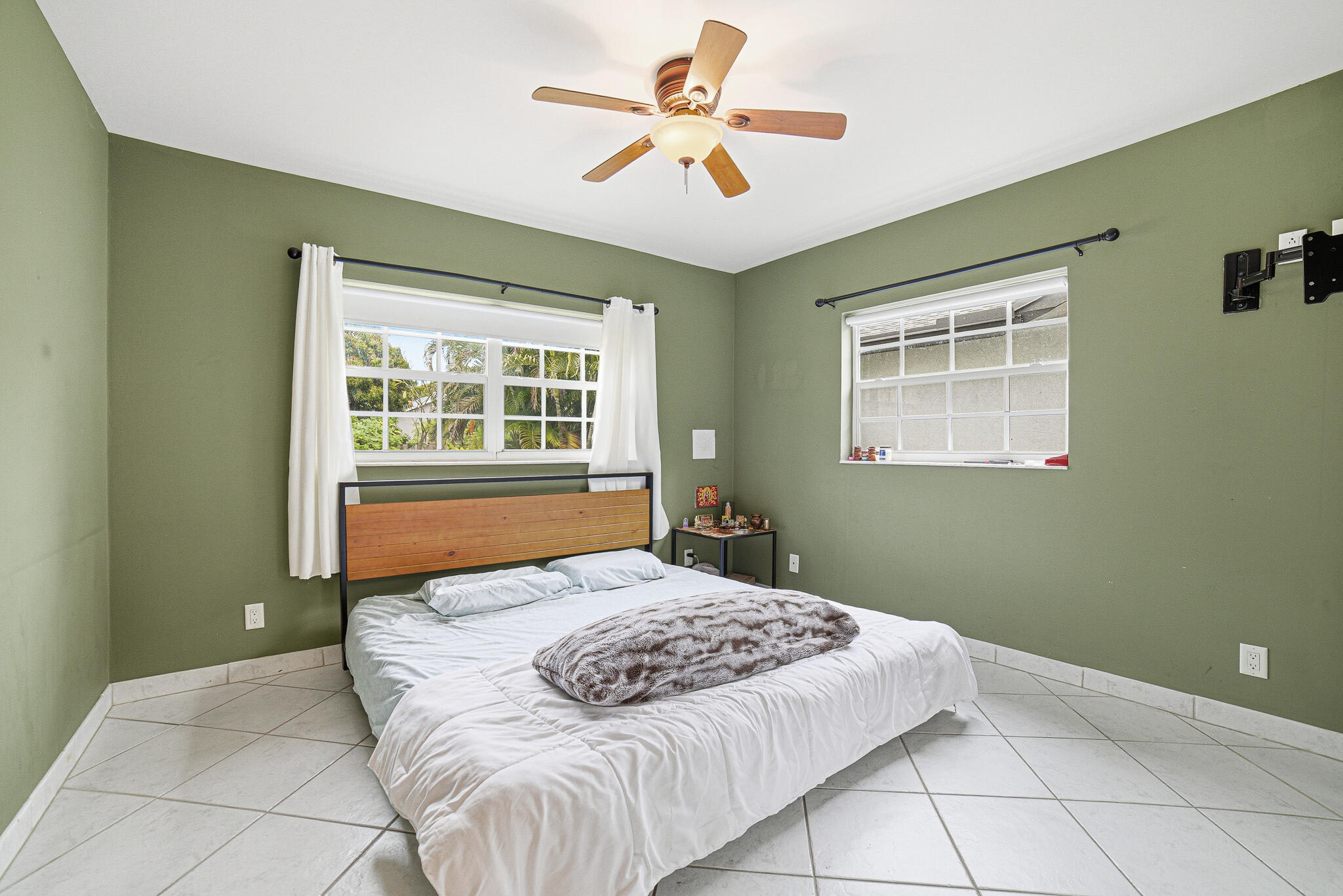 564 Northwest 55th Street Boca Raton, FL 33487 - Photo 23 of 26 Bedroom1