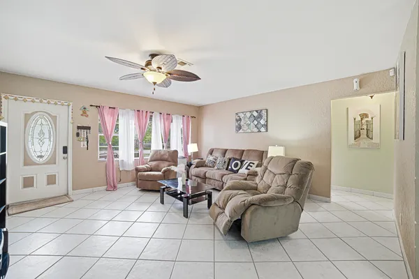 $3,600 | 564 Northwest 55th Street, Boca Raton, FL 33487