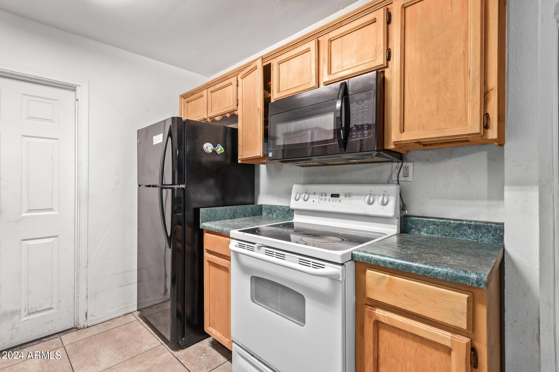 101 North 30th Drive Phoenix, AZ 85009 - Photo 9 of 21 18 - 30th